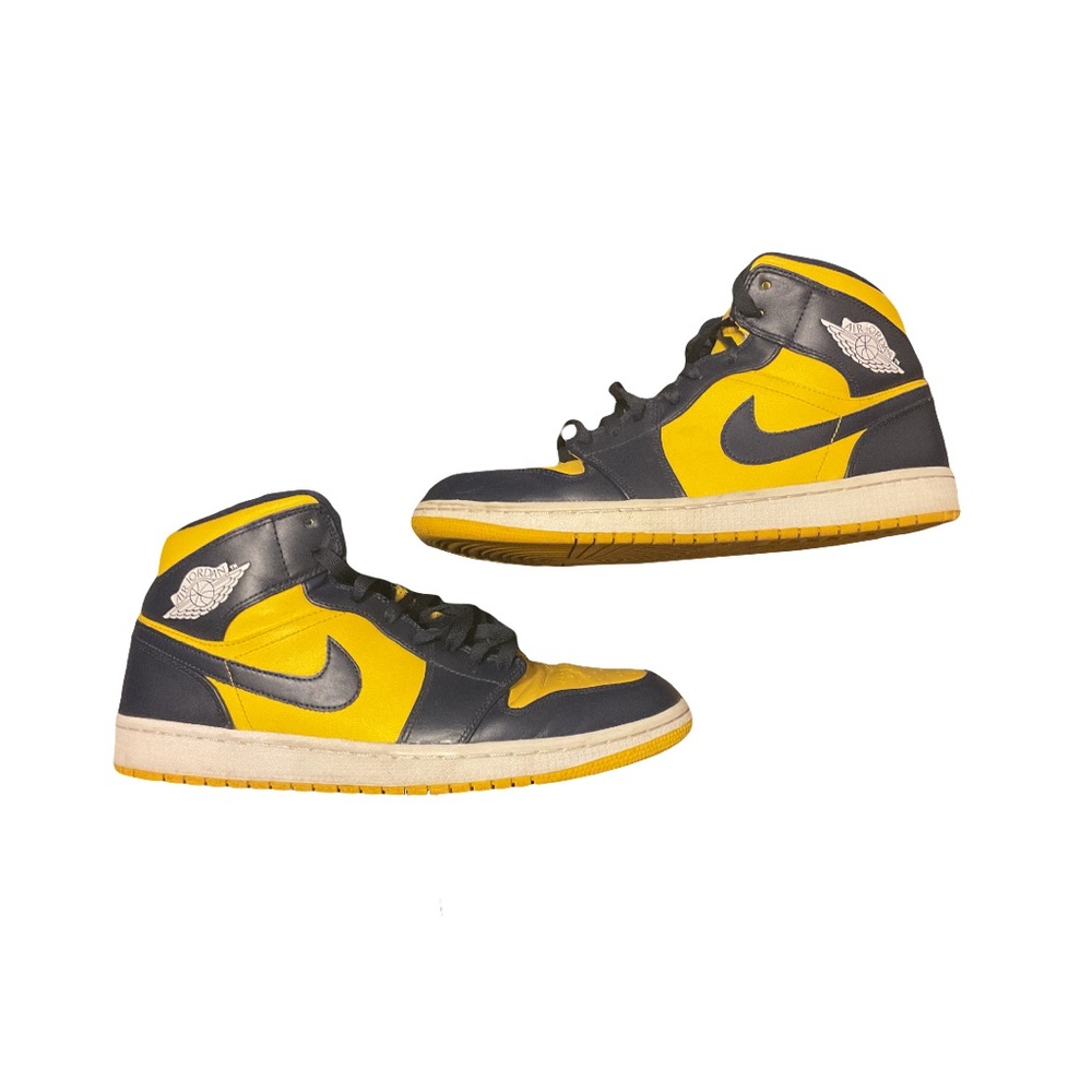 2012 Air Jordan 1 Mid Michigan - Size 10.5 ( 554724-707 )
